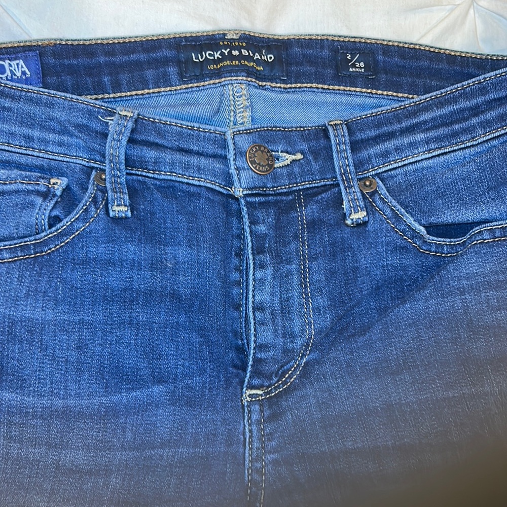 Almost new condition. Lucky brand jeans.